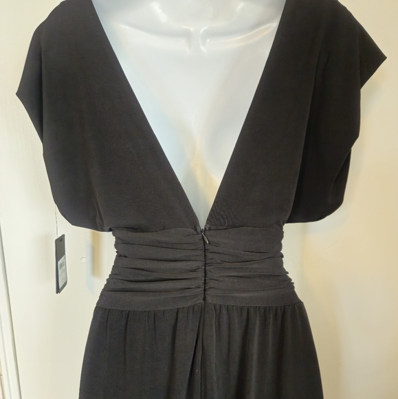 New..Guess jumpsuit, size small..black color..for small waist girls. - Picture 4 of 6